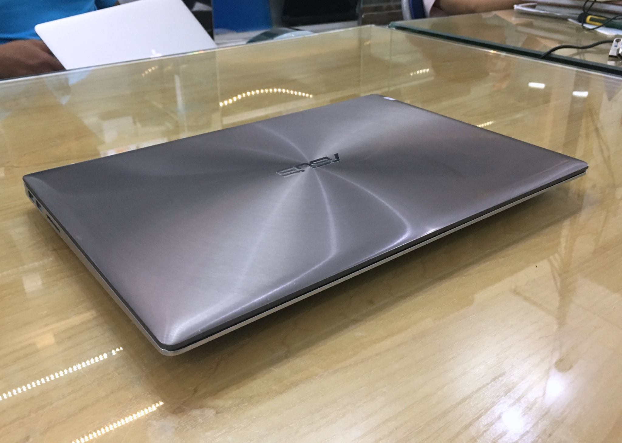 Laptop Asus Zenbook UX303UB-3.jpg
